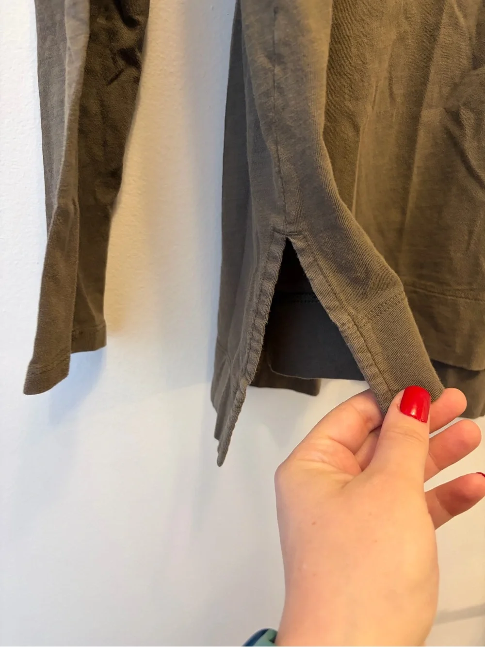 Athleta Taupe Long Sleeve Crewneck Tee Shirt Size Medium Athletic Athleisure